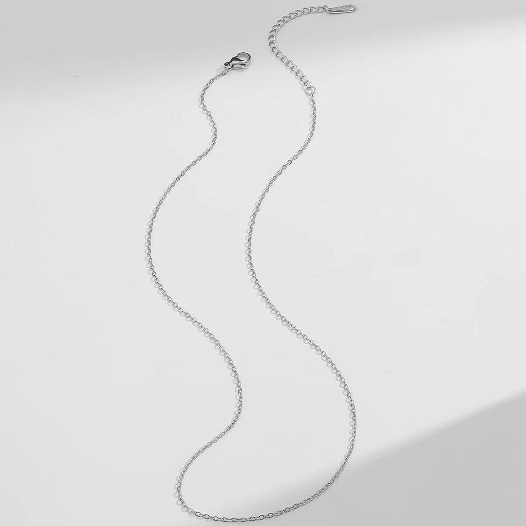 Women's Titanium Steel Rotatable Flower Necklace - Fashionable, Simple, Versatile Clavicle Chain Jewelry.