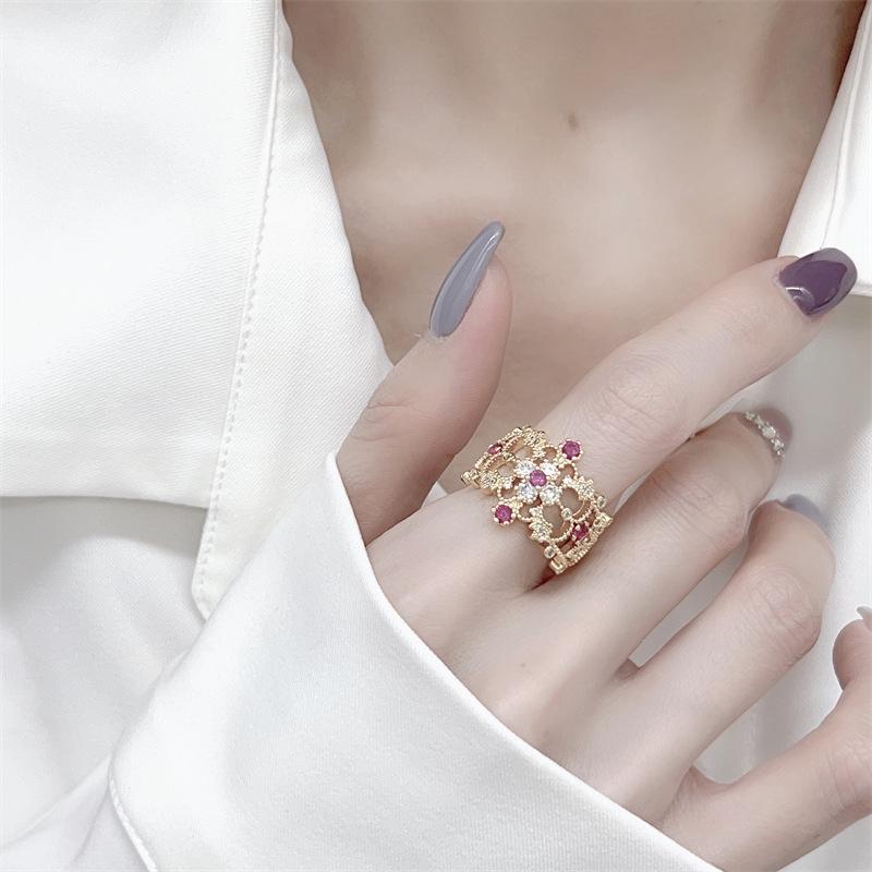 European Style 18K Gold-Plated Hollow Crown Ring, Adjustable and Versatile Retro Design for Women Open Adjustable
