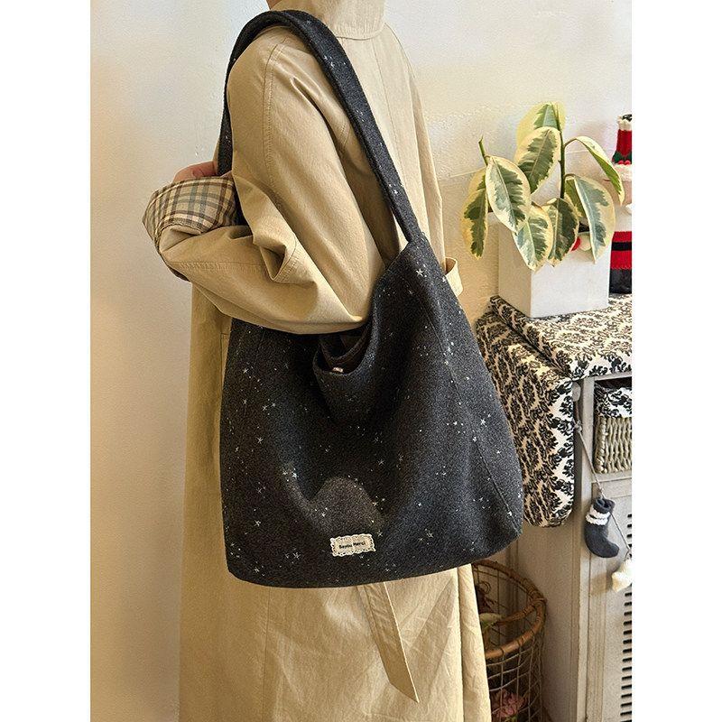 Tote Bag with Capacity, Single Shoulder Bag, Versatile and Unique Handbag for Casual Use