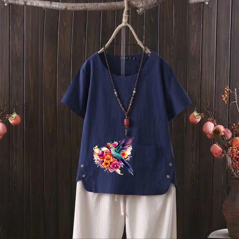 

Новая футболка из хлопка и конопли с V-образным вырезом и принтом птиц для женщин - Лето 2025, легкая и стильная 4XL темно-синий