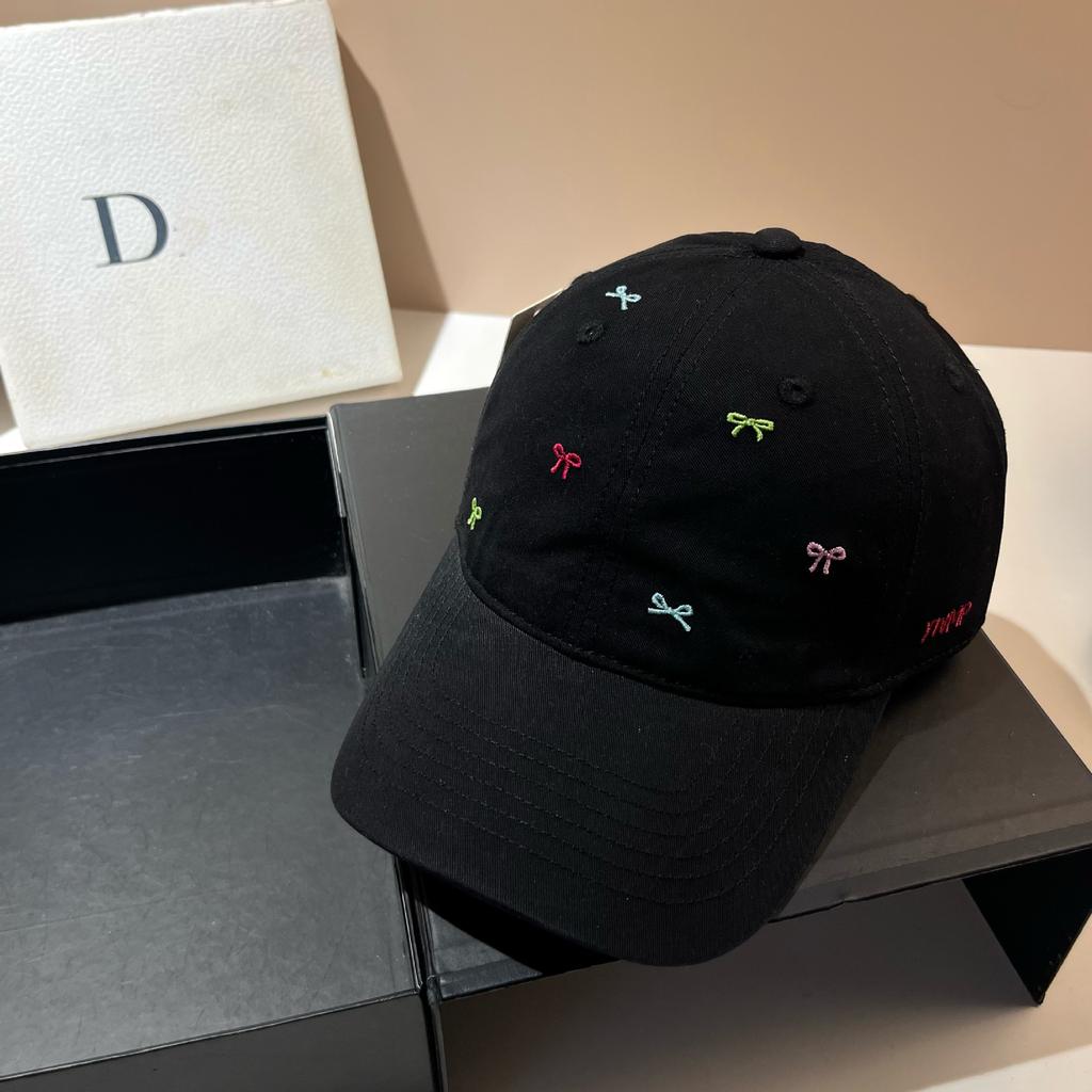 Guangzhou Alphabet Baseball Cap Simple Daily Versatile Age-Reducing Casual Cap Student Hat