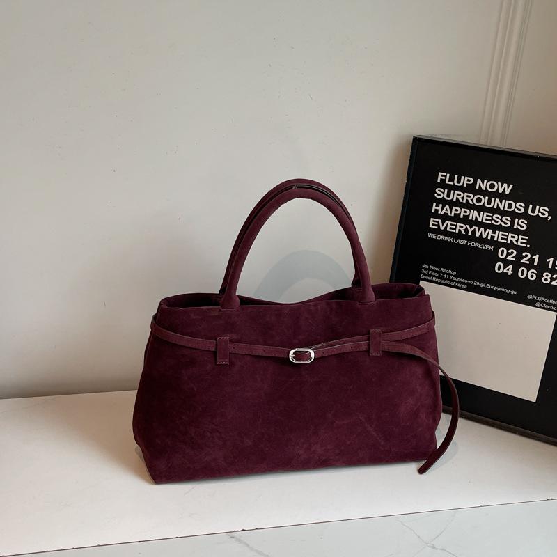 

Модная сумка 2025 осень и зима новая ретро нишевая матовая замшевая портативная сумка на плечо сумка-тоут тренд бордовый