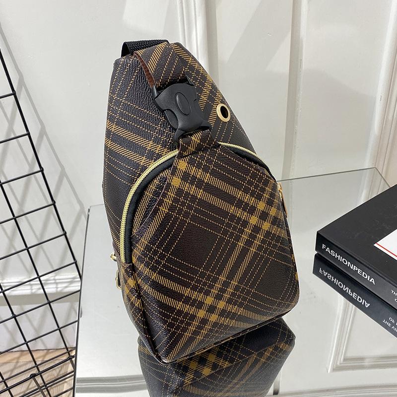 Guangzhou women's bag summer and autumn printed letter geometric square breast bag portable oblique span large capacity simple mobile phone bag