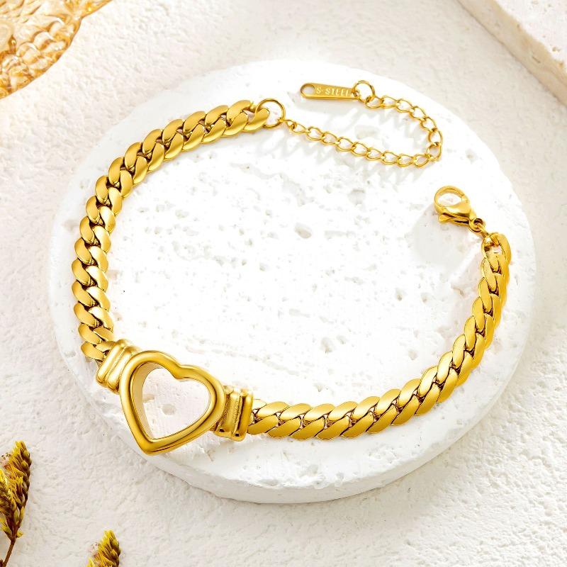 

Personalized hollow love necklace women s fashion titanium steel non-fading collarbone chain new gold-plated pendant