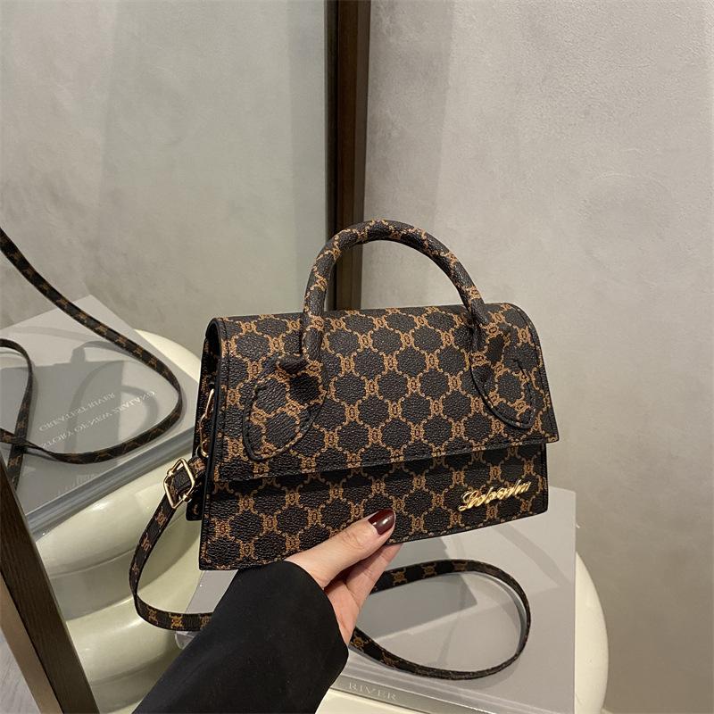 Retro Simple Shoulder Bag Women's 2025 New Fashion Simple Handbag Casual Commuter Small Square Bag Messenger Bag