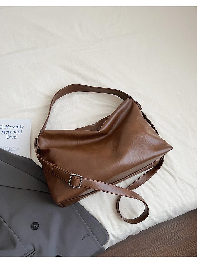 Корейская версия модной ретро сумки-тоут женская 2025 новая высококачественная вместительная сумка через плечо