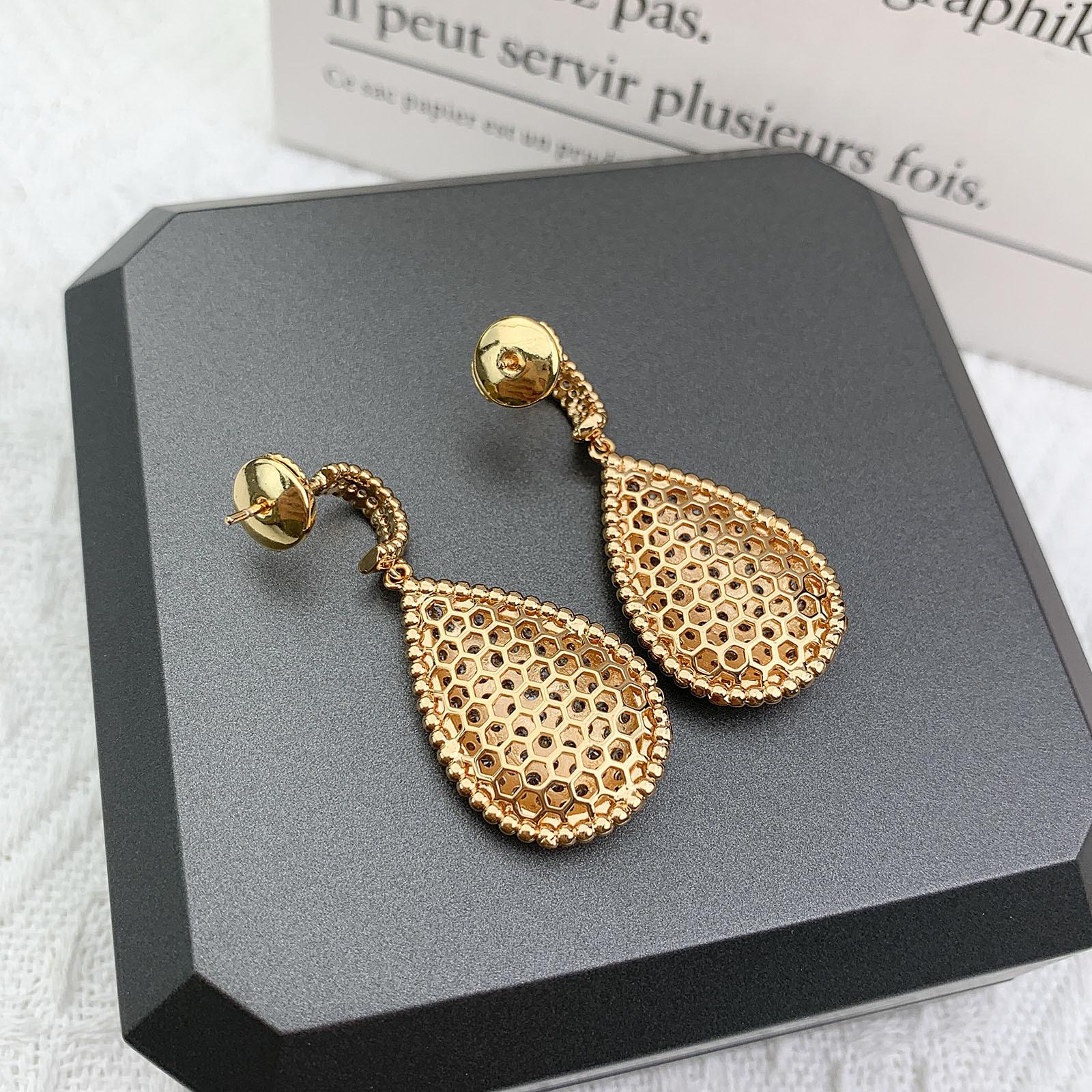 

Усовершенствованные серьги в форме капли воды с бриллиантовыми акцентами, новый нишевый дизайн, модные и роскошные серьги