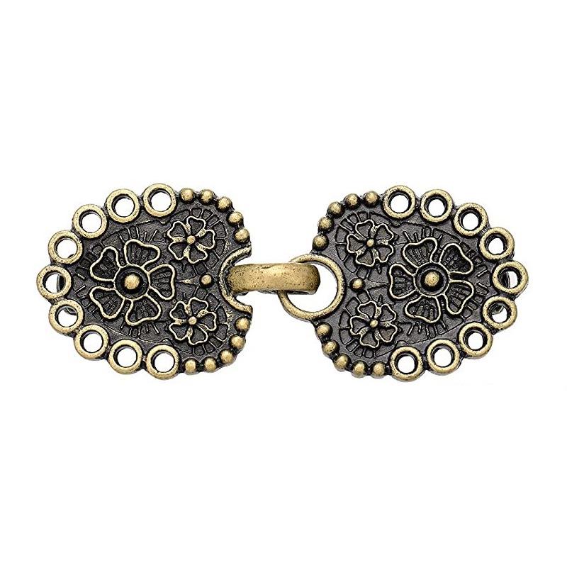 Hanfu Style Fur-Trimmed Coat with Frog Closure and Scarf Clip Brooch