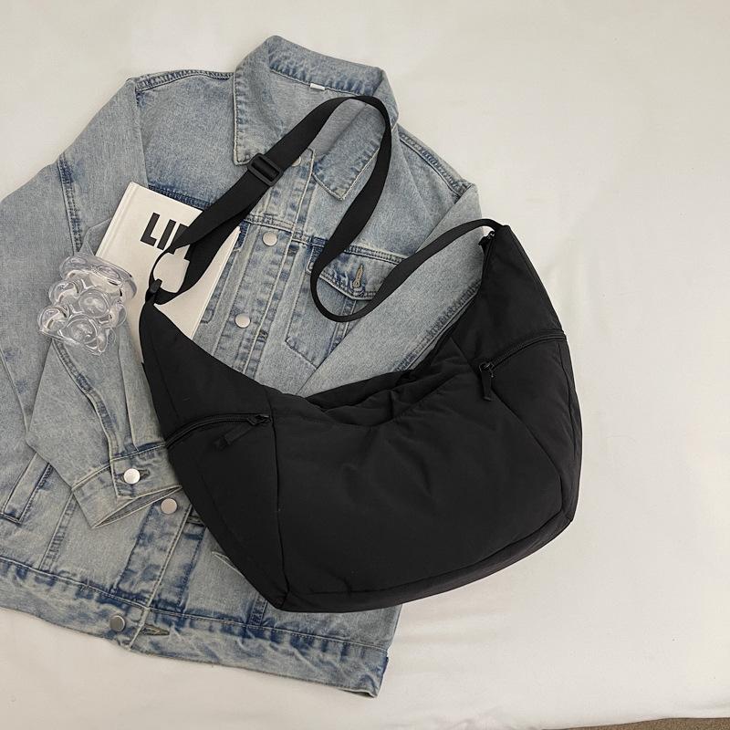 Popular winter new women's large-capacity dumpling bag light crossbody shoulder underarm bag simple classic crossbody bag