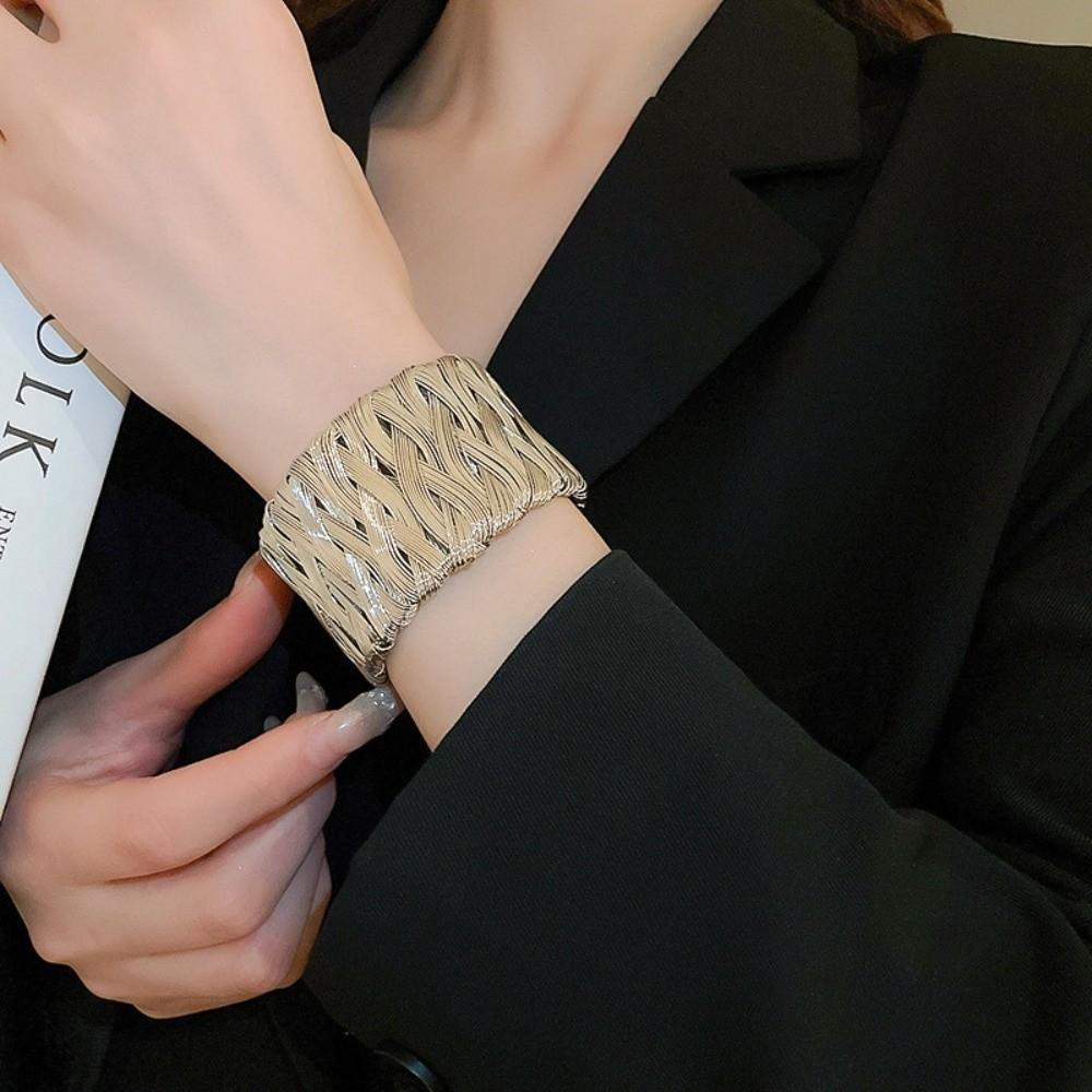 Hollow-out Irregular Wide Bracelet Irregular Dough Twists Retro Hand Ring  Party Decoration