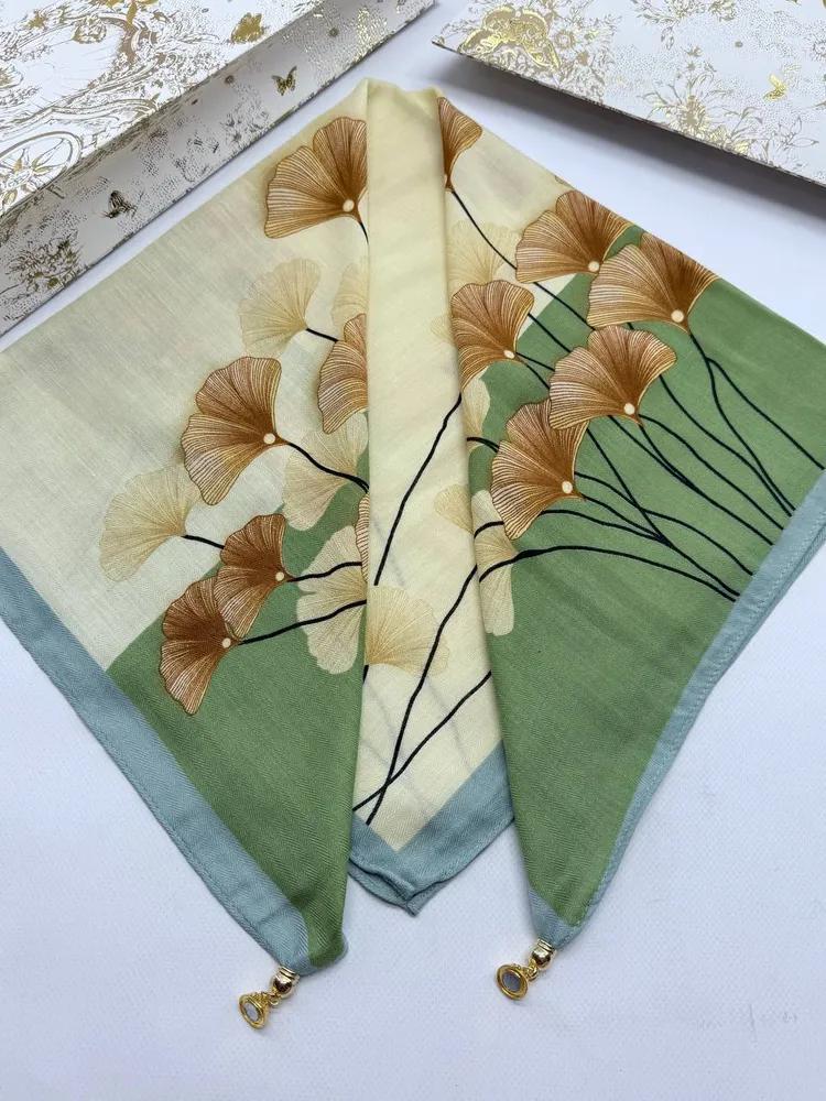 

Leaves + Magnetic Clasp Triangular Silk Scarf One Size