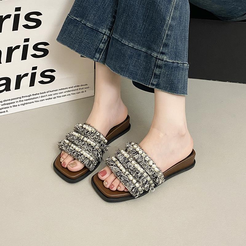 Small Fragrant Style Slippers Women Wear 2025 Summer New Internet Celebrity Versatile Cute Word Flat Bottom Seaside Cool Slippers