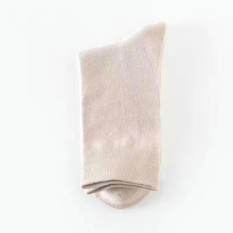 Men's Versatile Black Mid-Tube Socks - Solid Color, Deodorant, Sweat-Absorbent, Ideal for Spring, Autumn, and Summer.