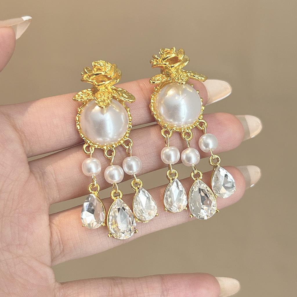 Traditional Chinese style retro earrings, fashionable and simple earrings, unique and refined earrings for women