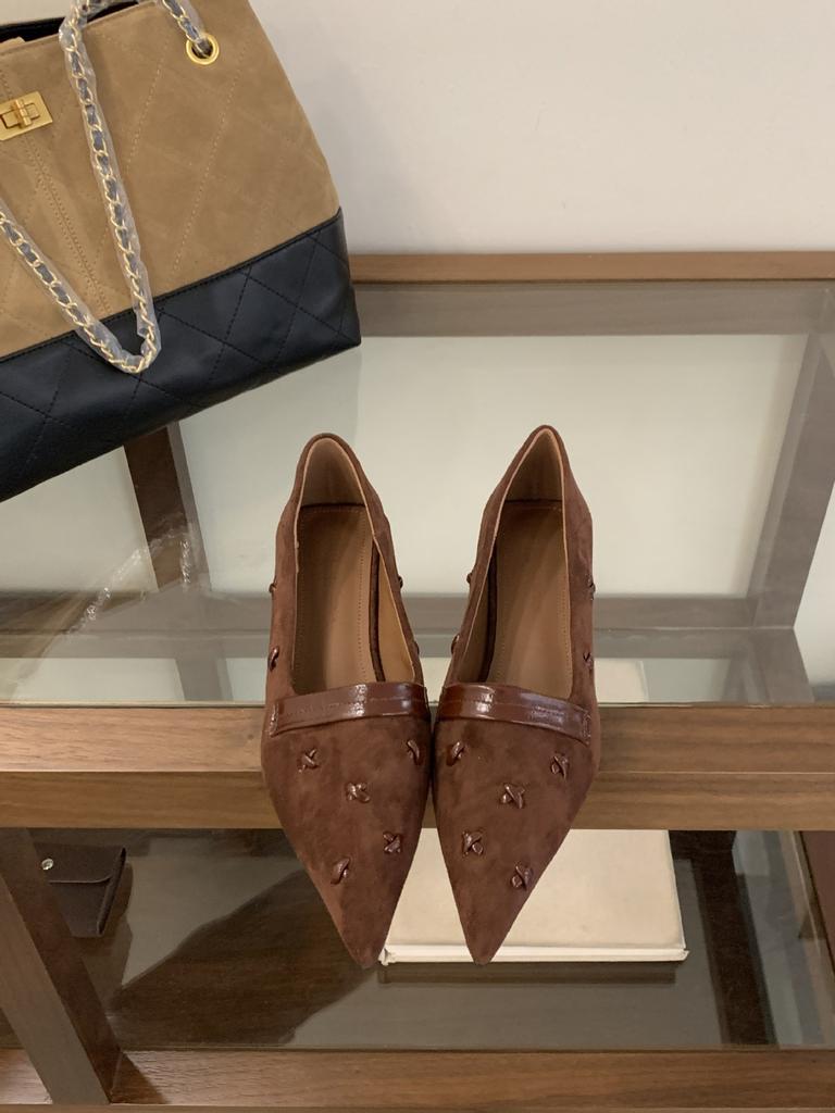 2025 new French single shoes niche thin heel low heel small leather shoes pointed temperament fashionable versatile single shoes women