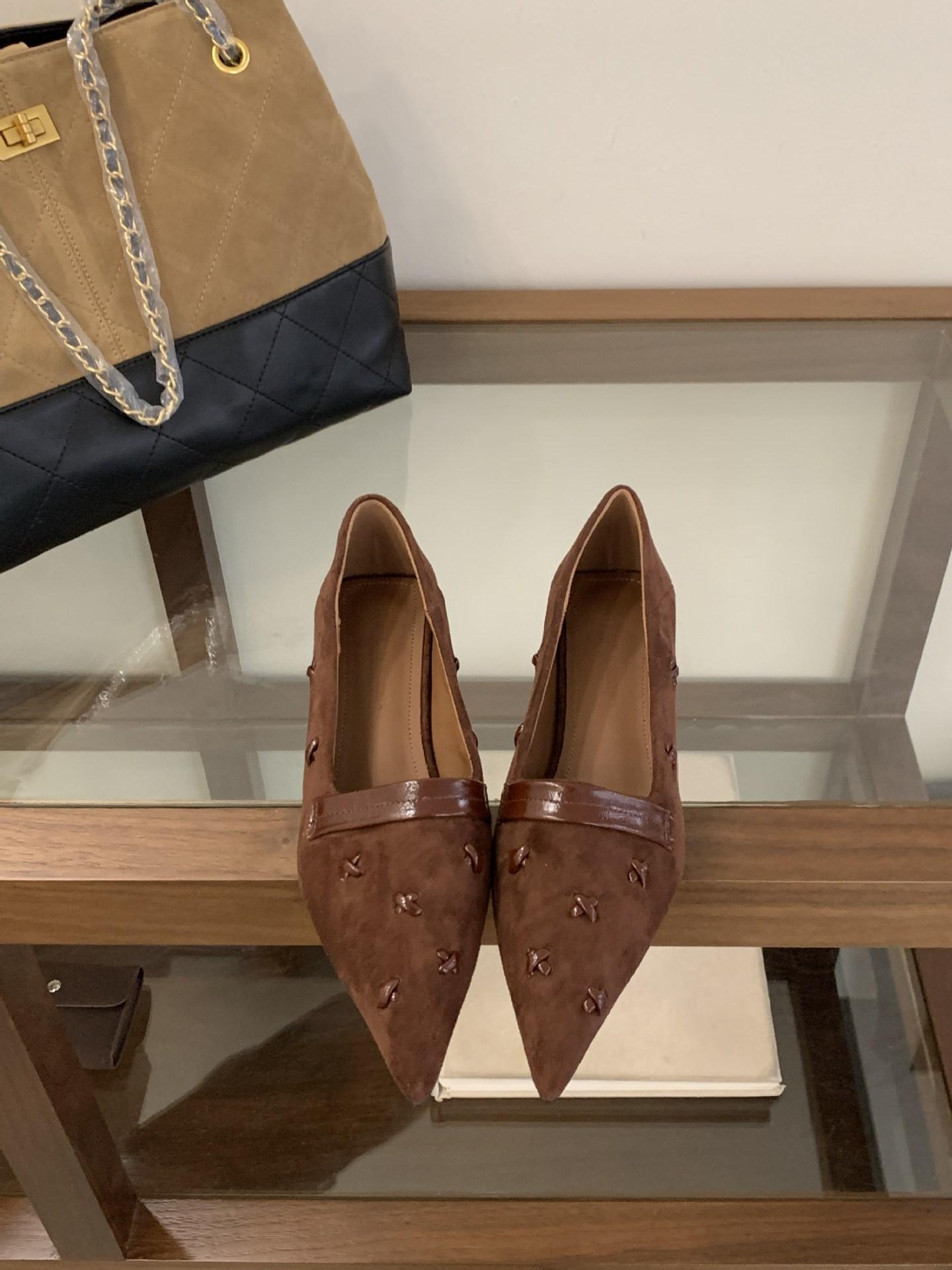 

2025 new French single shoes niche thin heel low heel small leather shoes pointed temperament fashionable versatile single shoes women 39 темно-коричневого кольору