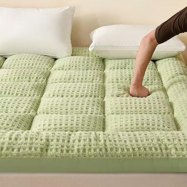 WTEMPO Plaid Printed Foldable High Quality Soft Mattress School Dormitory Mattress Winter Thickened Plush Bedroom Bed Sheet Tatami Plush Pads