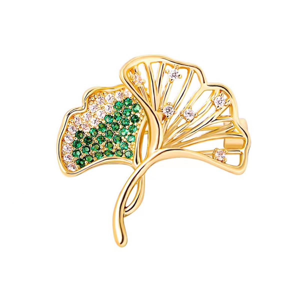 

Elegant Ginkgo Leaf Brooch Pin: Stylish Jacket Accessory for Anti-Exposure Fix. зелений