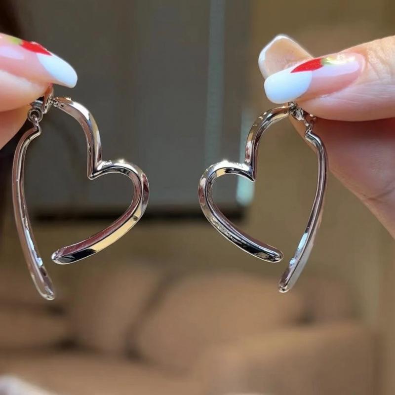 Simple and cold wind Metal love earrings Versatile design cross peach heart earrings Femininity advanced earrings