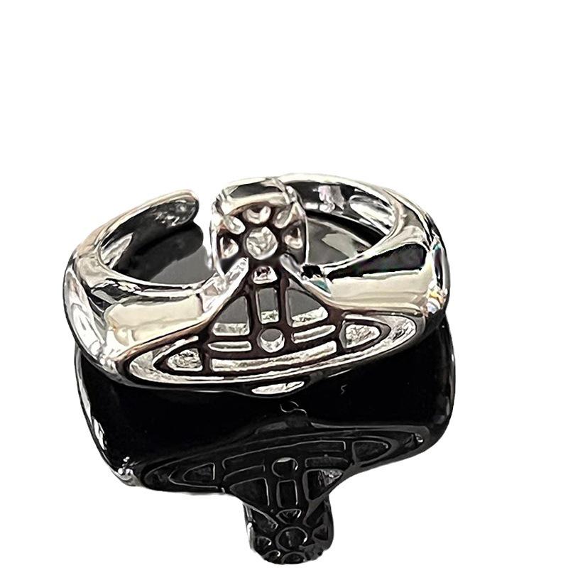 Pierścionek Punkowy z Rhinestone'ami Saturna: Fajny, Trójwymiarowy, Modny Damski Styl Niszowy