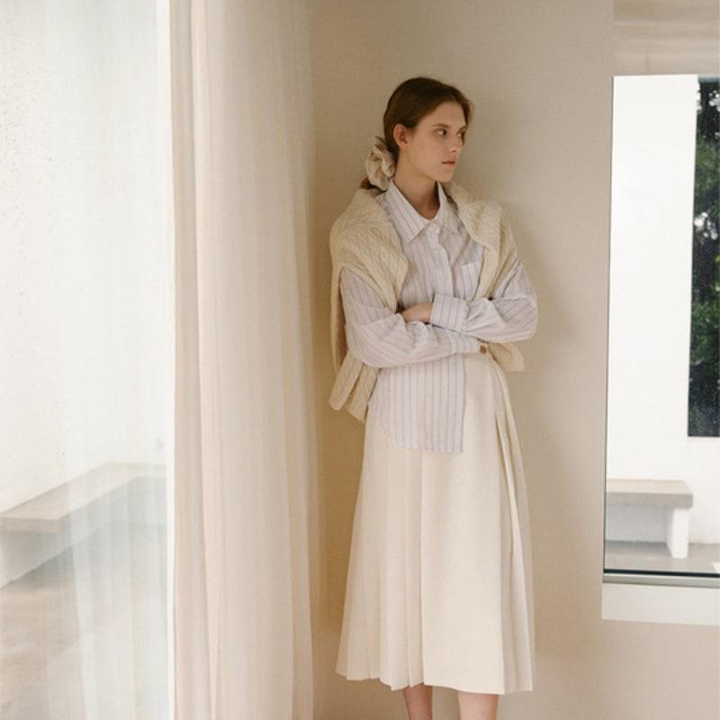 KINDERSALMON Silk Scrunchie White