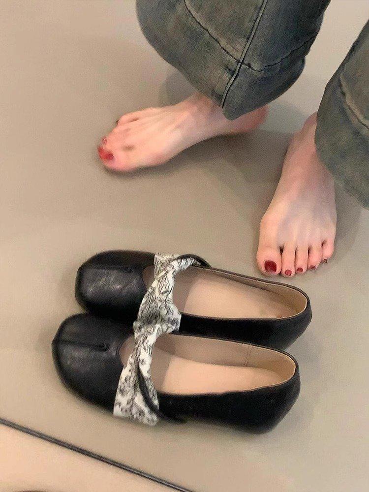 Soft leather version~ New Chinese ballet style round head small single shoes women's one-pedal inner height increase shallow mouth flat Mary Jane s