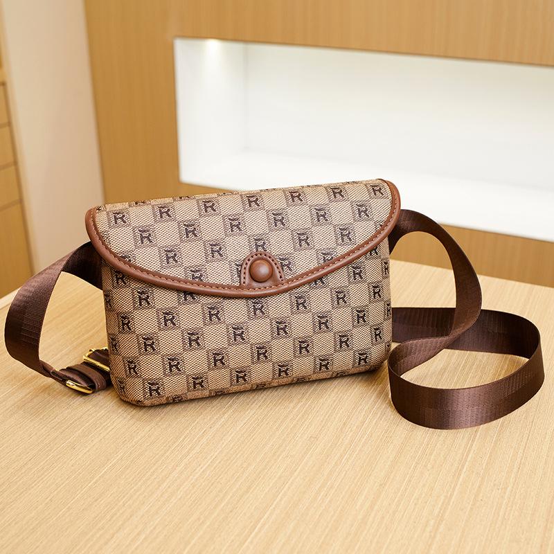 Trendy and stylish chest bag for women, new fashion envelope bag with wide strap, versatile shoulder and crossbody small bag, versatile waist bag