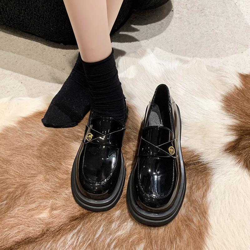 Mocasini cu platformă mică interioară pentru femei 2025 toamnă și iarnă, catifea, stil britanic, pantofi simpli, negri, pentru navetă, pantofi mici din piele