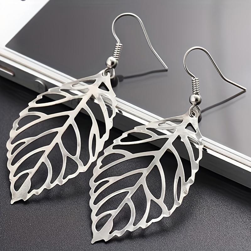 An Elegant Pair of Leaf Shaped Hanging Earrings for Women, Versatile Earrings for Daily Wear, Eye-catching and Exquisite Accessories for Gatherings