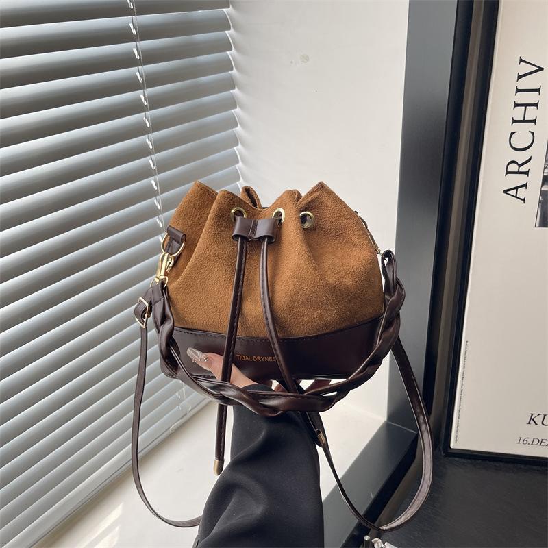 Women s bag  new versatile twist portable bucket bag commuter fashion retro messenger bag