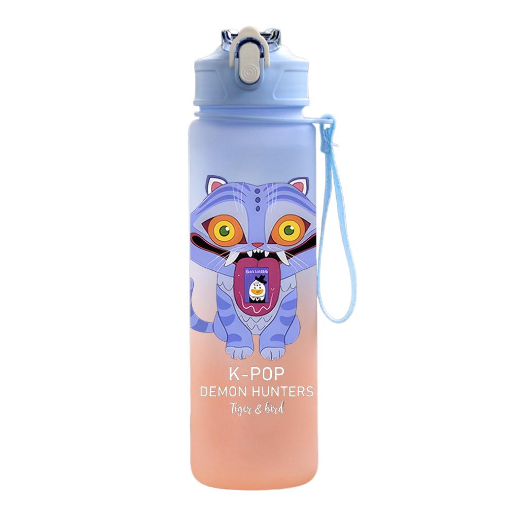 

Бутылка для воды 750 мл Аниме Мультфильм K-Pop Охотники на демонов С принтом Большая Вместимость Питьевая чашка Портативная Спортивная уличная бутылка для воды Детский подарок