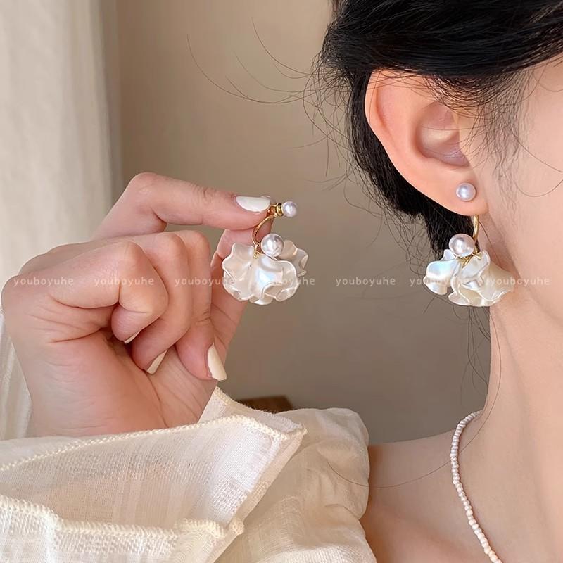 Серьги-пусеты с подвесками в виде лепестков с жемчугом, супер-фэйри, женственные, в отпускном стиле, двухсторонние серьги