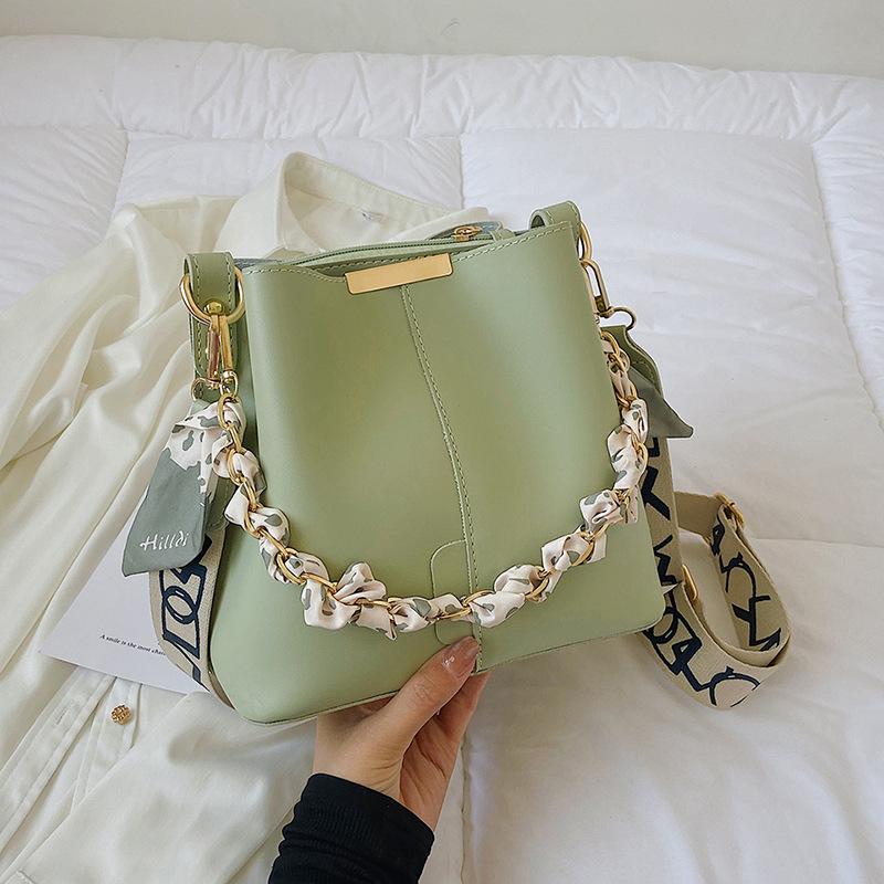 New Fashion Women's Shoulder Bag Large Capacity Ribbon Chain Bucket Bag Crossbody Bag Daily Commuting