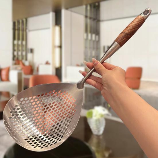 Stainless Steel Large Colander with Extended Handle Fine Leak Holes Soup Pot Strainer for Oil Draining And Skimming Rust-Resistant Strainer Spoon