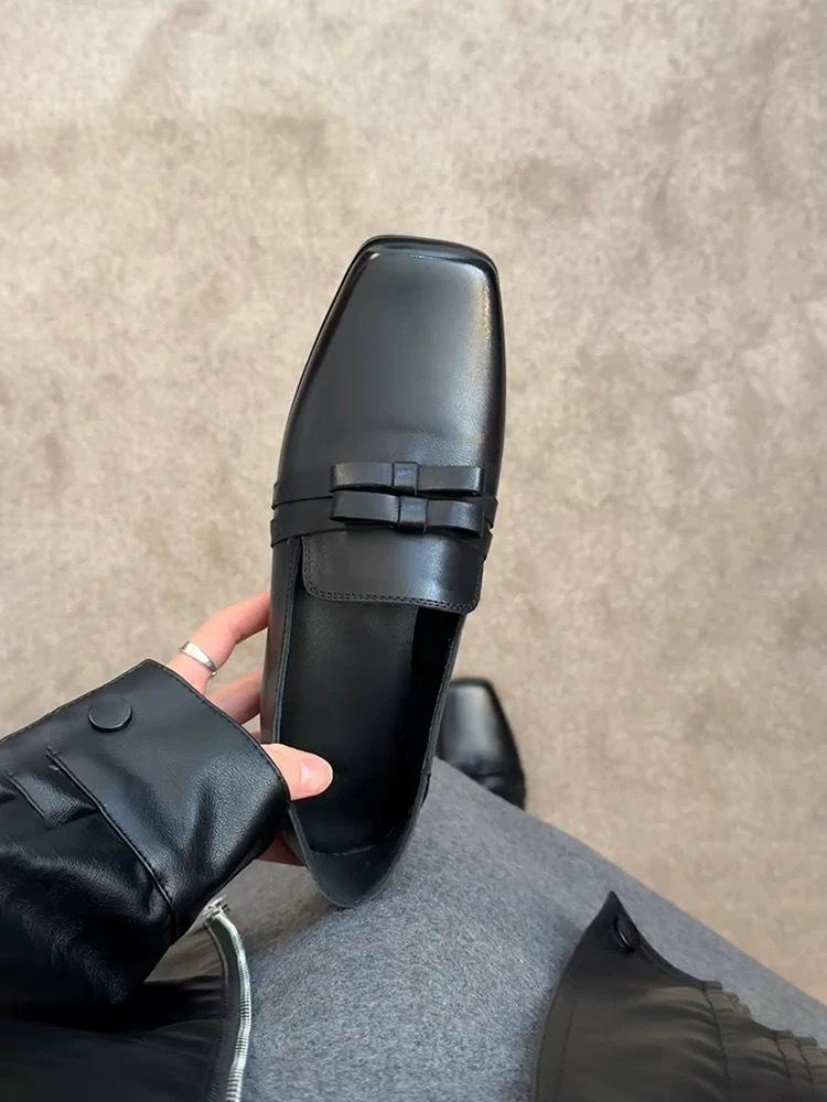 

Leather British square head low heel flat loafers women s 2025 spring new comfortable bow small leather shoes single shoes 40 чорний