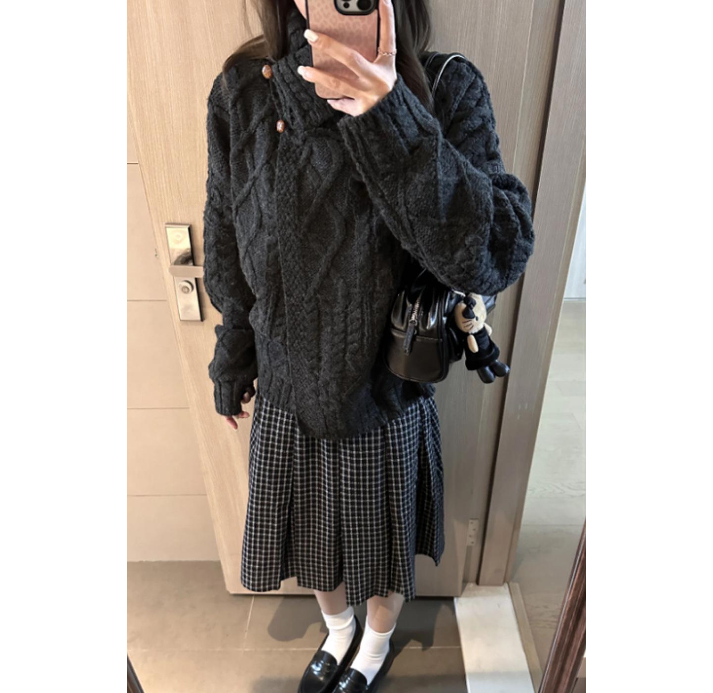 

Кардиган из мериносовой шерсти в корейском ретро стиле с кабельной вязкой и асимметричным лацканом One Size черный серый