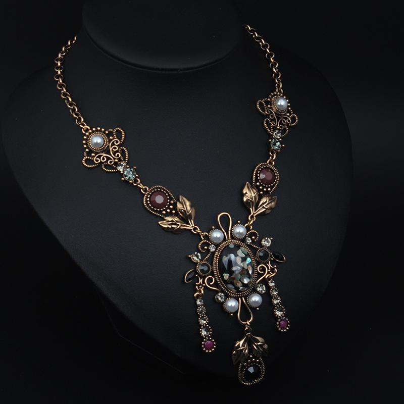 Retro Court Style, Temperament Vielseitige Schlüsselbein-Kurzhalskette Pulloverkette Übertriebenes Damenzubehör