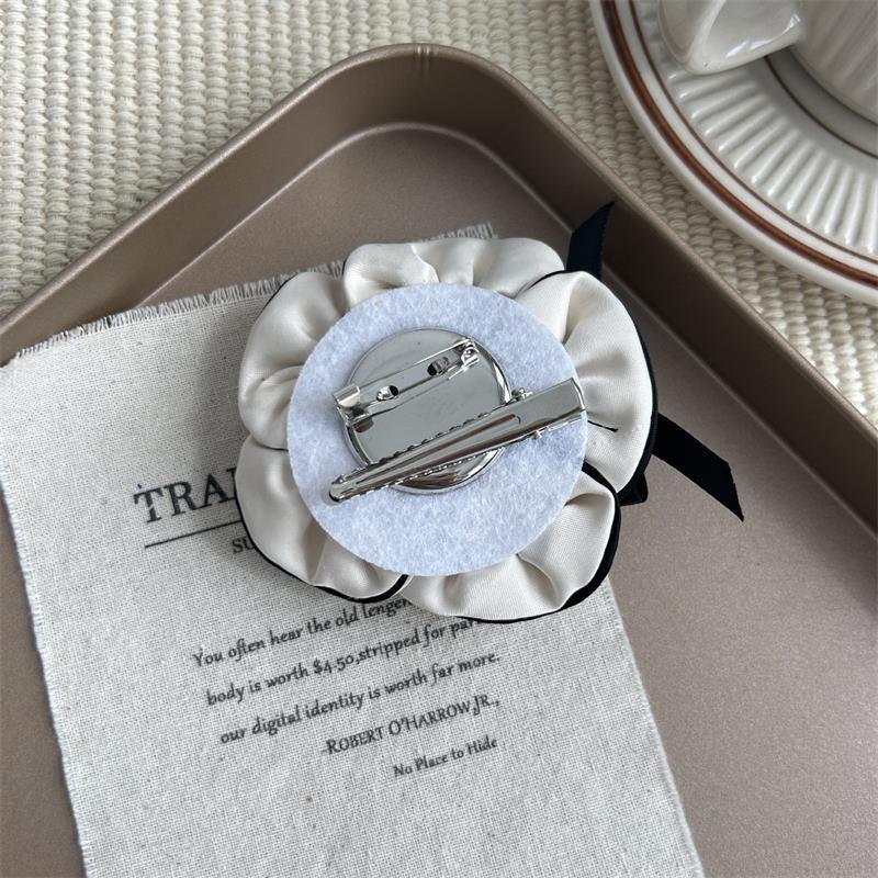 Camellia Bow Brooch Black White Fabric Mourning Funeral Corsage Pin French High-End Elegant Bag Clothes Scarf Accessories Brooch