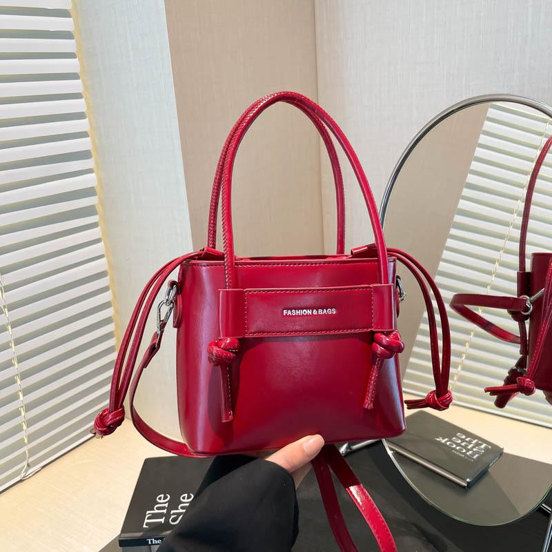 Niche Design Sense Portable Bucket Bag Women's New Summer Simple Casual Shoulder Messenger Bag