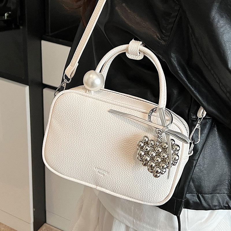 Spring and summer hot sale Korean version of simple niche design portable pillow bag fashionable commuter versatile high sense messenger bag women