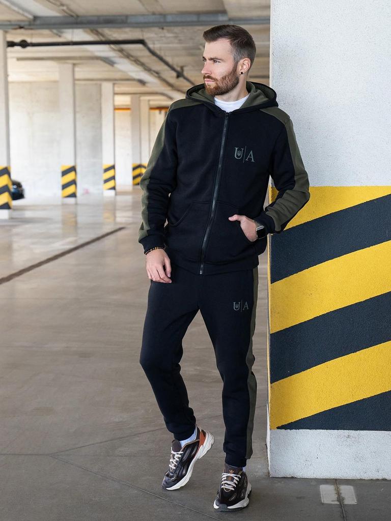 Teplý oblek s vlasteneckými symboly ISSA Plus