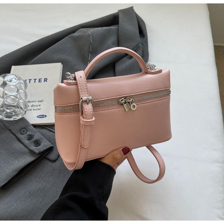 This Year's Popular Fashion Simple Retro Shoulder Bag Women's 2025 Spring New Versatile Commuter Messenger Carry Women's Bag