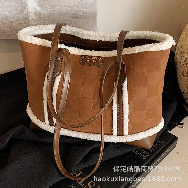 Autumn and winter plush bag commuter tote bag women's 2025 new fashion popular shoulder bag large capacity hand bag
