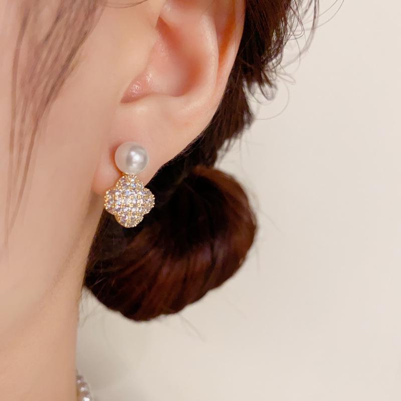 Four-Leaf Zircon Flower Pearl Stud Earrings - Shiny s925 Silver Needle, Exquisite and Versatile Fashion.
