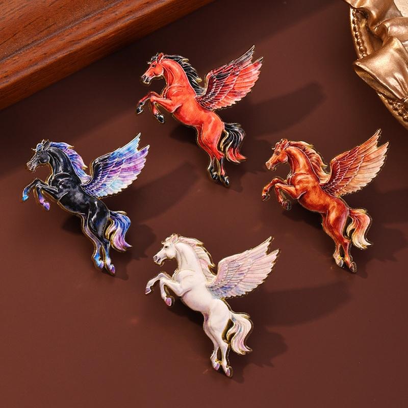 1/4Pcs Fashion Flying Horse Brooches For Women Men Cute Animal Pony Badge Pins Clothing Bag Accessories New Year Gift
