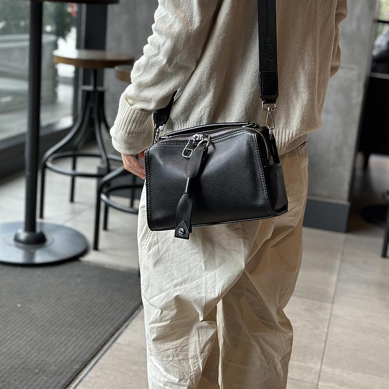 Boston Handbag Women's Spring New Fashionable Large Capacity Casual Pillow Bag Versatile Retro Single Shoulder Crossbody Bag