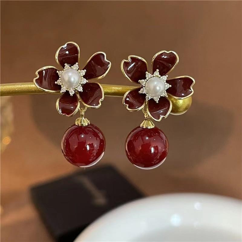 New Chinese retro style dripping oil flower earrings women's high-end temperament earrings personalized design petal pearl stud earrings