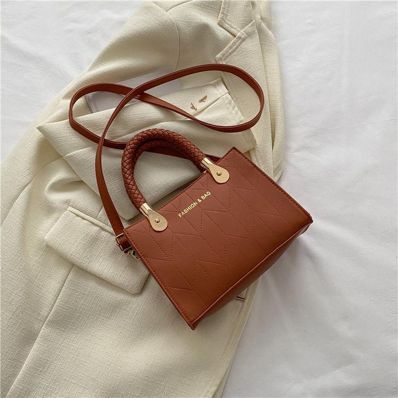 Chic Pu Leather Women s Handbag 2023 Stylish Shoulder Bag Elegant Small Box Purse светло-коричневого