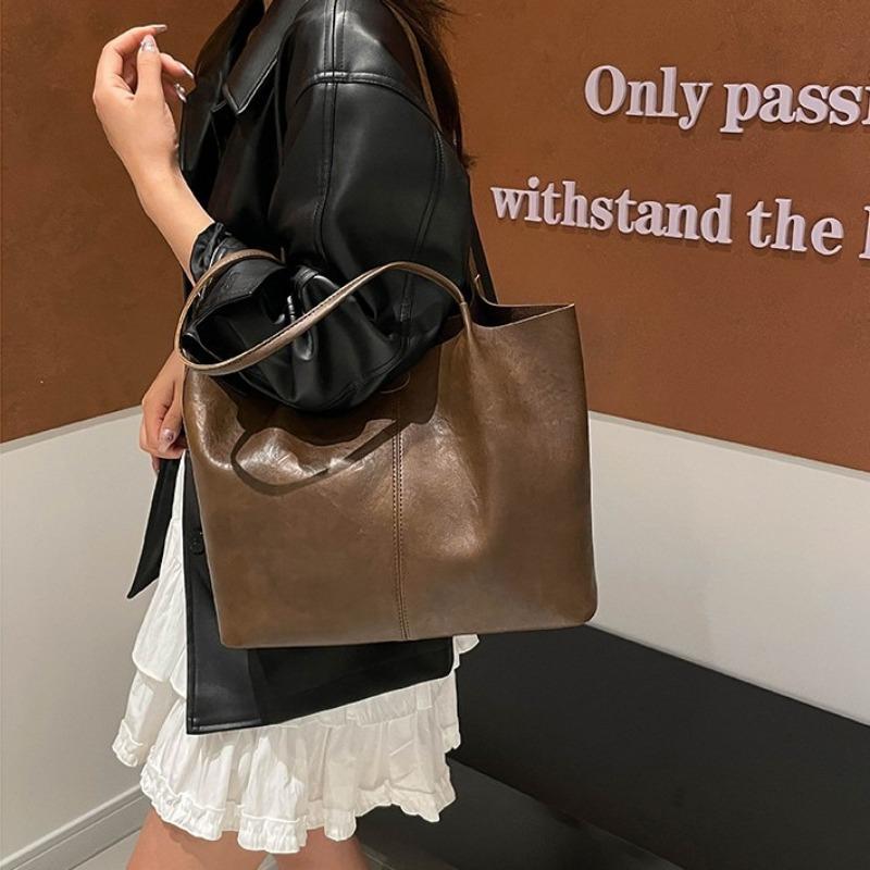 Large-capacity retro bag women's autumn and winter versatile new casual shoulder child and mother bag commuter tote bag