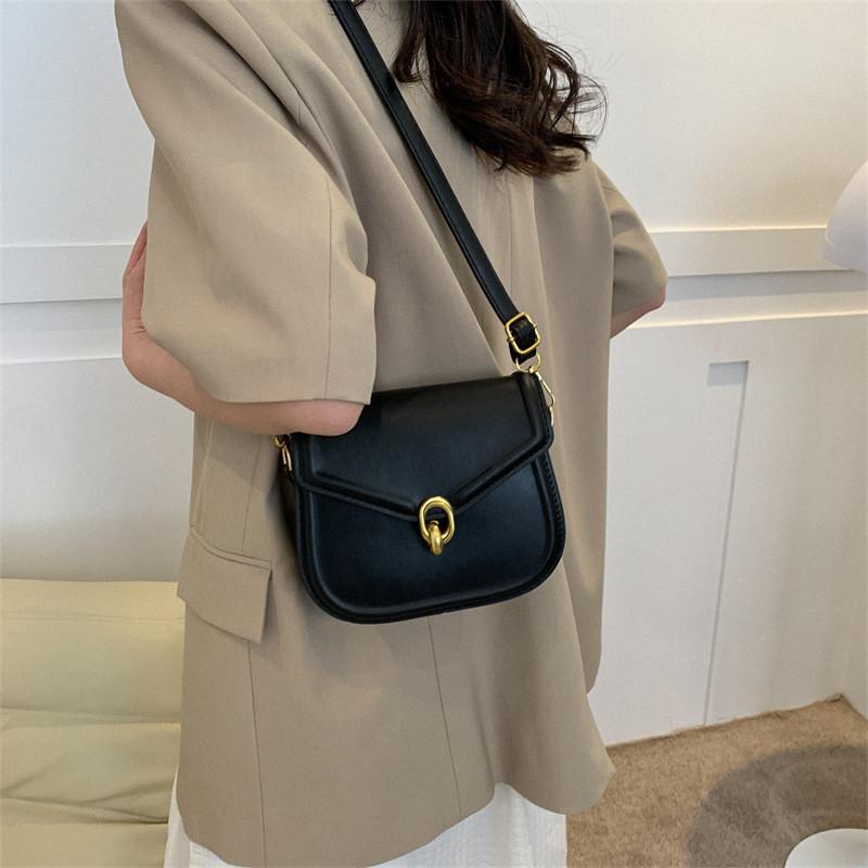 Stylish Retro Shoulder Bag For Women 2023 Trendy Fashion Crossbody Saddle Bag